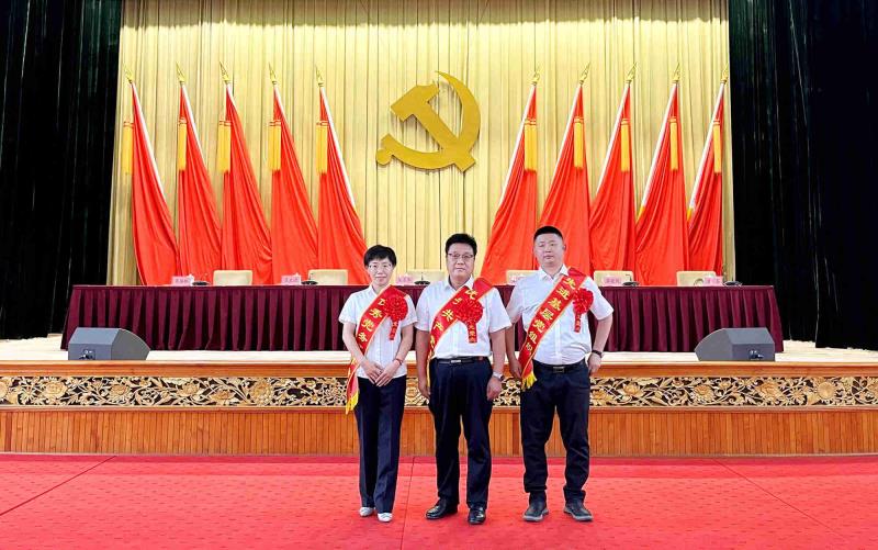 省政府國(guó)資委召開慶祝中國(guó)共產(chǎn)黨成立100周年暨“兩優(yōu)一先”表彰大會(huì)2_1.jpg 省政府國(guó)資委召開慶祝中國(guó)共產(chǎn)黨成立100周年暨“兩優(yōu)一先”表彰大會(huì)2_1.jpg