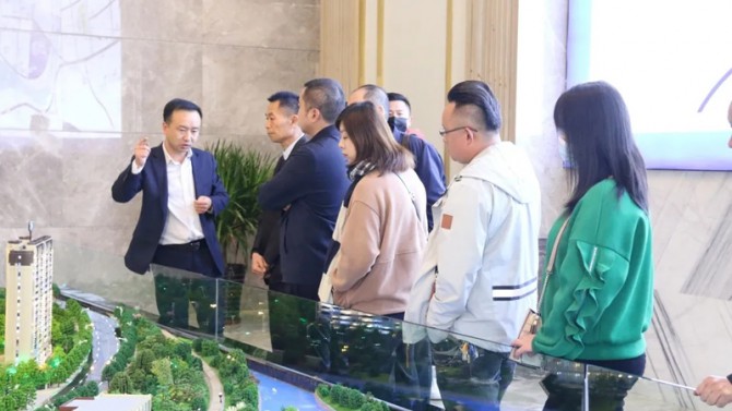 青海房協(xié)赴天水總部經(jīng)濟城項目調研考察