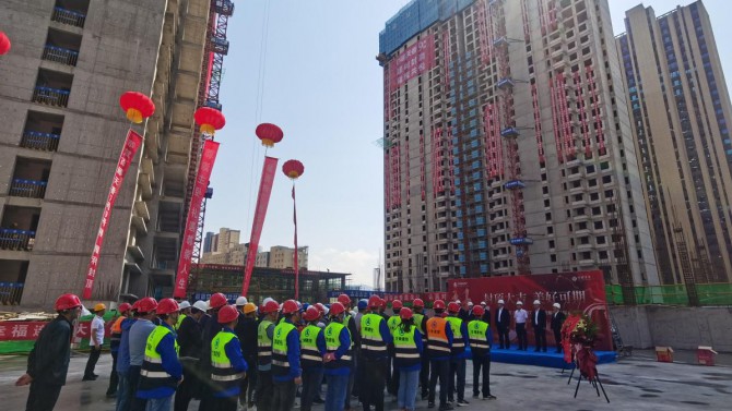 封頂大吉 美好可期--臨夏百酈天香項目7#、9#樓主體順利封頂