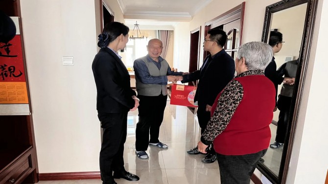 紅色物業(yè)，情暖中秋 ——上尚宅物業(yè)中心慰問孤寡老人